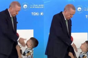 Erdoğan elini öpmeyen çocuğa önce tokat attı, sonra harçlık verdi...
