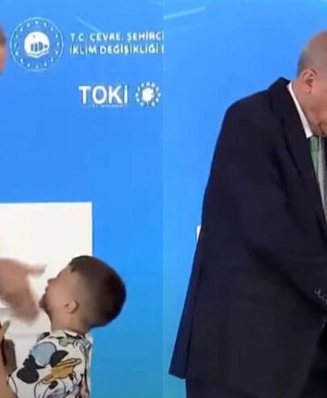 Erdoğan elini öpmeyen çocuğa önce tokat attı, sonra harçlık verdi...