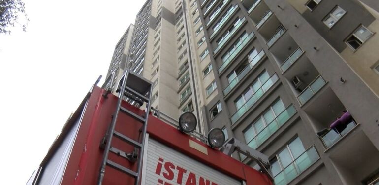 Esenyurt’ta 23 katlı binada yangın paniği