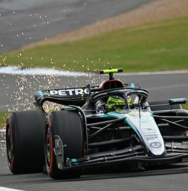 Formula 1 Britanya Grand Prix'sinde kazanan Lewis Hamilton