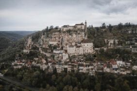 Fransa'da 1300 yıllık _efsanevi_ kılıcın kaybolmasına ilişkin soruşturma başlatıldı