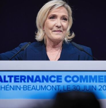 Fransa’da 200’den fazla aday, Le Pen’e engel olmak için adaylıktan çekildi