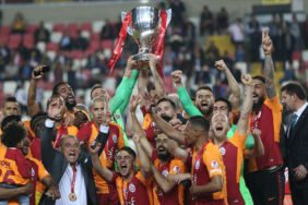 Galatasaray A Takım'ı oyuncuları sağlık kontrolünden geçti (2)