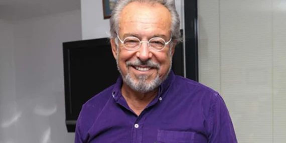 Gazeteci Güneri Cıvaoğlu hastaneye kaldırıldı