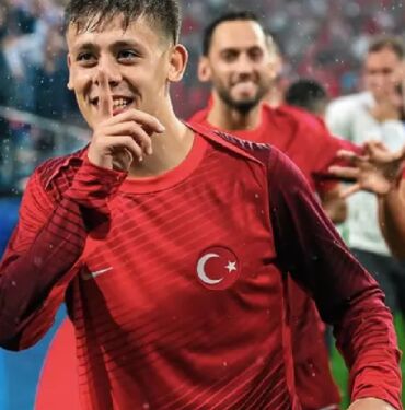 Haberler MAGAZİN Güncel Arda Güler'in aile pozu sosyal medyayı salladı! _Şahane bir aile_ Arda Güler'in aile pozu sosyal medyayı salladı! _Şahane bir aile_
