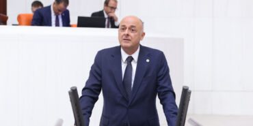 İYİ Parti'li Ümit Özlale 'Ya sokak hayvanları ya çocuklar can verecek, diyorsunuz'