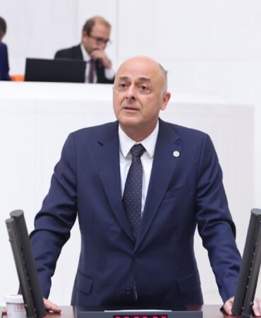 İYİ Parti'li Ümit Özlale 'Ya sokak hayvanları ya çocuklar can verecek, diyorsunuz'