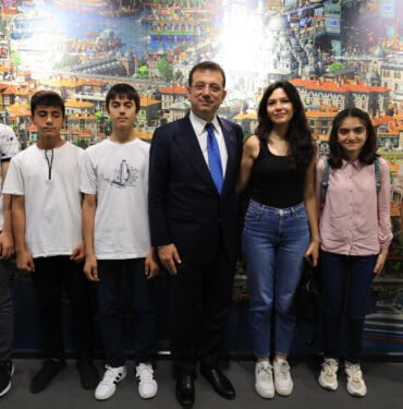 İmamoğlu öğrencileri ağırladı 'İyi bir eğitimle daha güçlü bir ülke olabiliyoruz'
