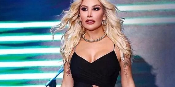 İrem Derici’den sahnede flaş itiraf!