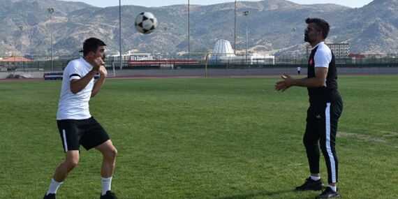 İşitme engelli milli futbolcu Emre Kılınç, Avrupa Şampiyonası’nda üçüncü oldu!