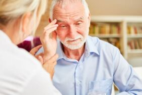 İşitme kaybı demans riskini 5 kat arttırıyor