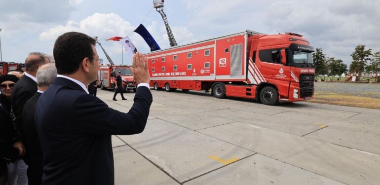 İstanbul İtfaiyesi yeni araçlarını tanıttı