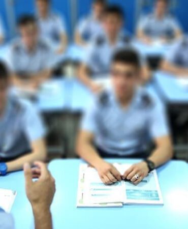 İzmir'de eski askeri okul öğrencilerine operasyon!