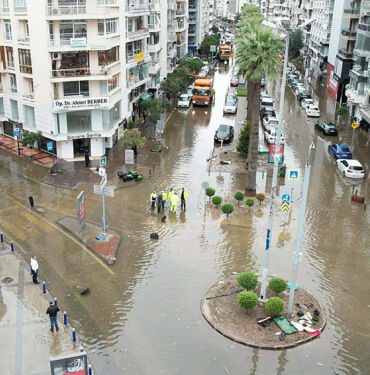 'İzmir'de olası bir depremde deniz kentin içine girecek'