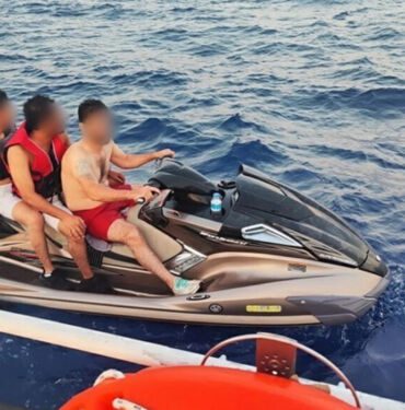 Kaçak göçmenler jet ski üzerinde yakalandı