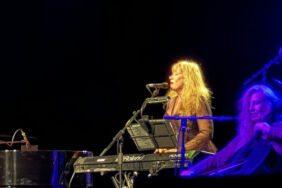 Kanadalı müzisyen Loreena McKennitt, Harbiye'de konser verdi