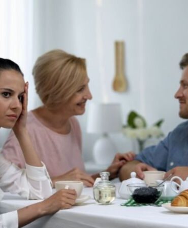 Kayınvalidesinin kocasına aşık olduğunu söyledi 'Onun seksi olduğunu ve onu koklamak istediğini söylüyor'