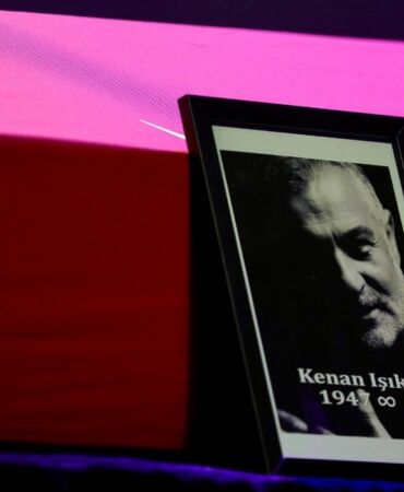 Kenan Işık için AKM'de anma töreni düzenlendi