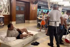 Kliması onarılmayınca çözümü yatağını otel yemekhanesine taşımakta buldu!