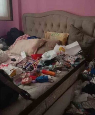 Koku nedeniyle ceset var sandılar 'çöp ev' çıktı