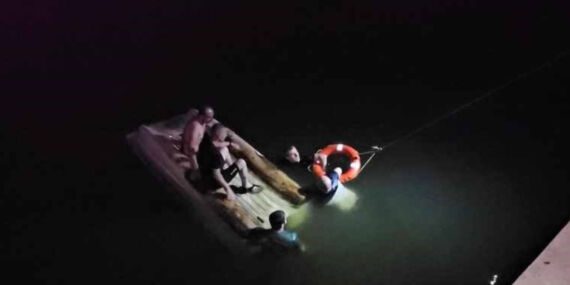 Meriç Nehri’nde tekne alabora oldu… 5 arkadaş kurtarıldı!