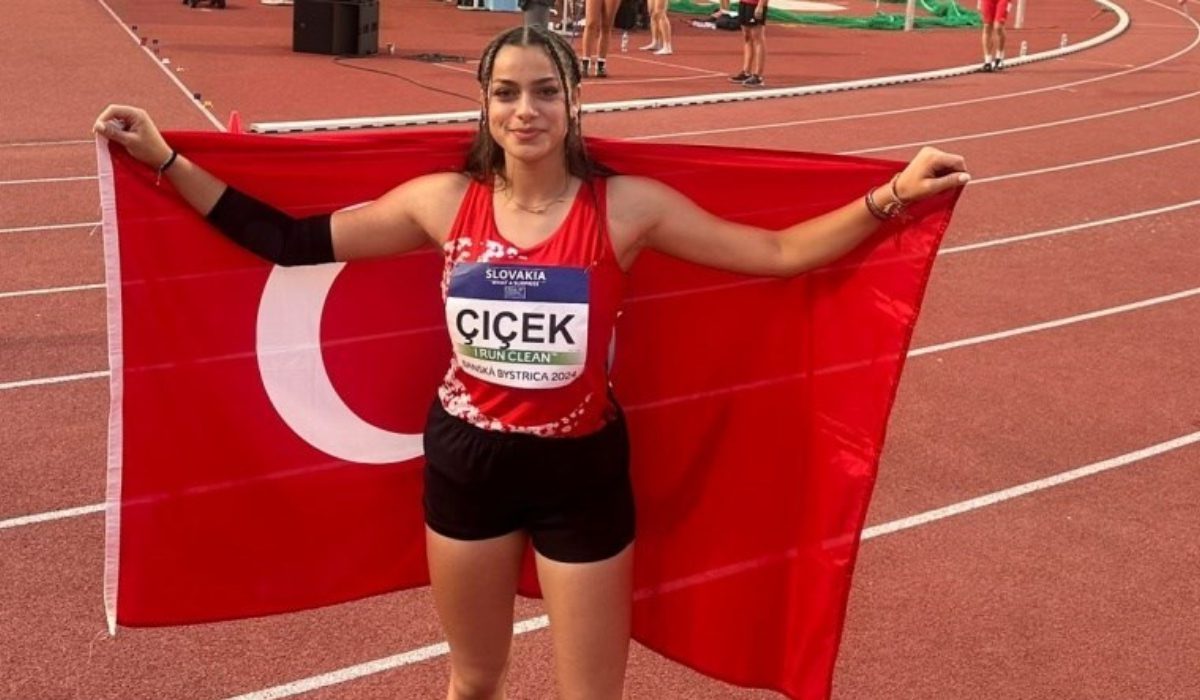 Milli atlet Rabiye Çiçek'ten Slovakya'da bronz madalya!