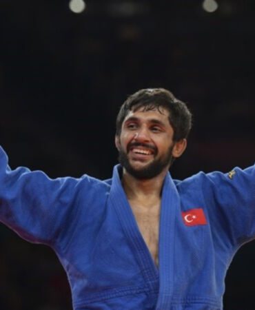 Milli judocu Salih Yıldız, Paris 2024'te yarı finalde!