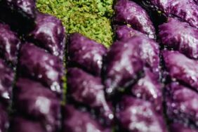 Mor baklava mı olur demeyin! Deneyen bağımlısı oluyor_ Mor baklava nasıl yapılır_