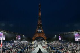 Olimpiyatlar, nehirde geçit töreni ve konserlerle başladı