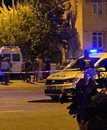 Otomobilin üzerine çıkıp, silahla etrafa ateş açtı