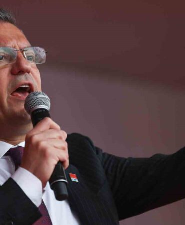 Özgür Özel 'Gerekirse çöpleri elimle toplar, namerde muhtaç etmem bu milleti'