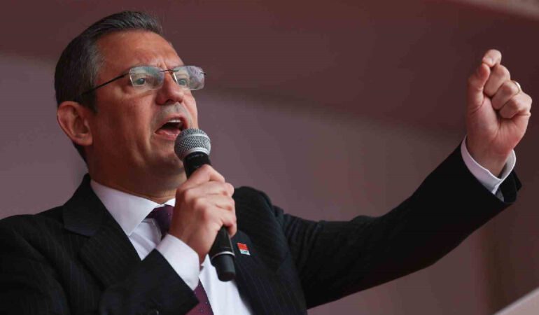 Özgür Özel 'Gerekirse çöpleri elimle toplar, namerde muhtaç etmem bu milleti'