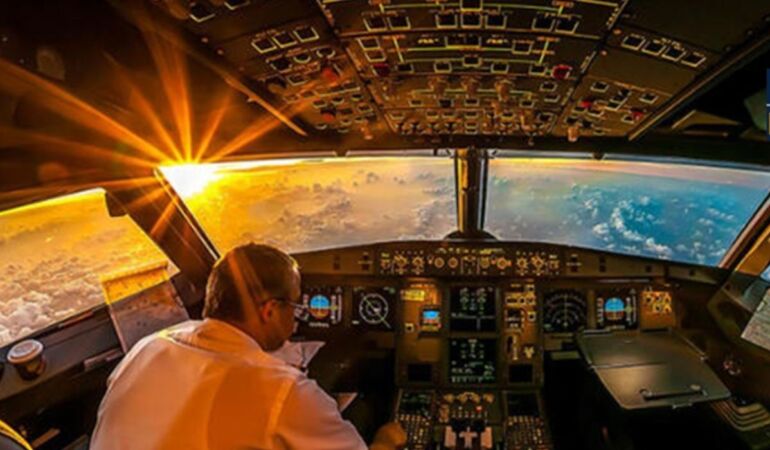 Pilot, düşük yapan yolcu için zamanla yarıştı