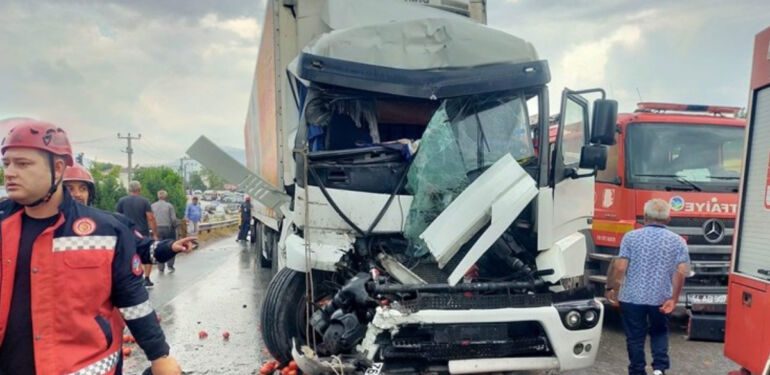 Sakarya’da zincirleme kaza Yaralılar var!