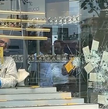 Sancaktepe'de soyguncularla kuyumcu arasında çatışma 1 yaralı