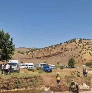 Serinlemek için dereye giren çocuk boğuldu