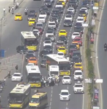Şişli'de sara nöbeti geçiren motosiklet artçısı, İETT Otobüsünün önüne düştü