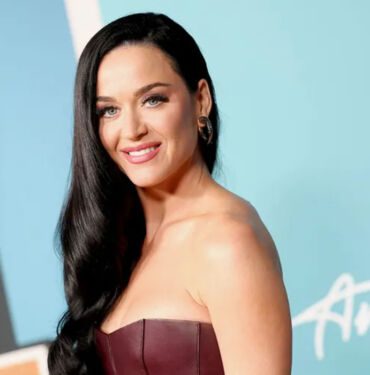Sosyal medyada gündem oldu Dünyaca ünlü şarkıcı Katy Perry yanlış bayrağı paylaştı!