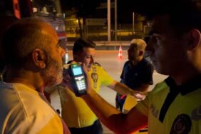 Sulama tankerine çarpan otomobilin sürücüsü Ben alkollüyüm, alkolmetreye arkadaşım üflesin