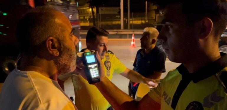 Sulama tankerine çarpan otomobilin sürücüsü: Ben alkollüyüm, alkolmetreye arkadaşım üflesin