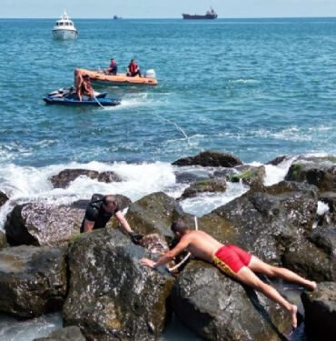 Tatilciler ceset sandı, ekipler harekete geçti_ Bakın o cisim ne çıktı!