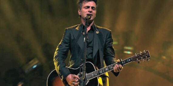 Cihangir’de sürpriz buluşma: Teoman eski aşkıyla görüntülendi!