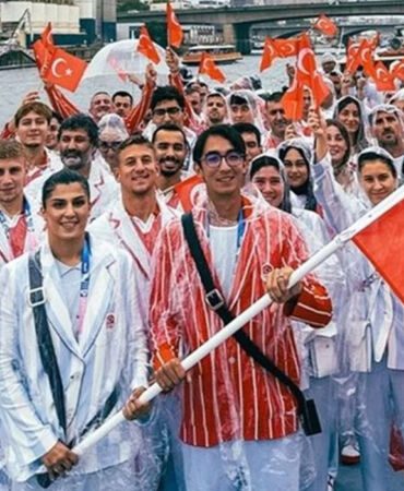 Tepki toplayan Olimpiyat kıyafetleri tekrar tasarlanacak!