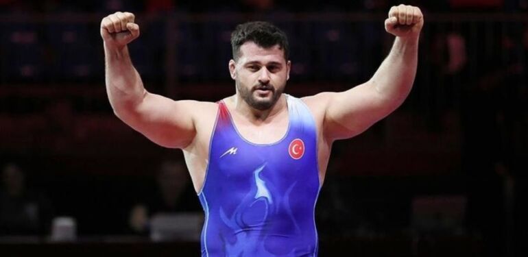 Türk milli güreşçi Rıza Kayaalp, Paris 2024 Olimpiyatları kadrosundan çıkarıldı