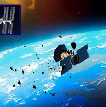 Uzaya stresli saatler! Enkazdan kaçan astronotlar, araca sığındı!