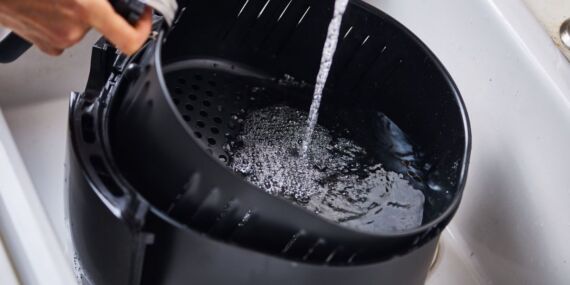 Uzmanı açıkladı: Air fryerlar ne sıklıkla ve nasıl temizlenmeli?