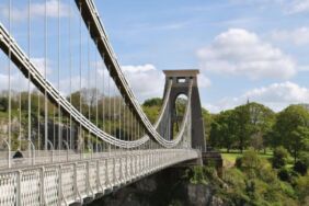 Valizi açan gördüğüne inanamadı Köprünün altında bulunan ceset kan dondurdu