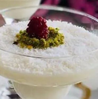 Yaz akşamlarına damga vuracak Damla Sakızlı Muhallebi tarifi...