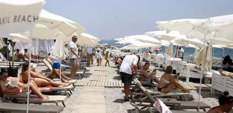 Yaz, kış boş kalmayan plajda tatilin günlük maliyeti dudak uçuklatıyor