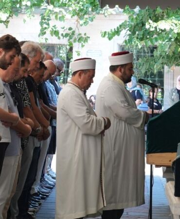 Yazar ve şair Afşar Timuçin son yolculuğuna uğurlandı